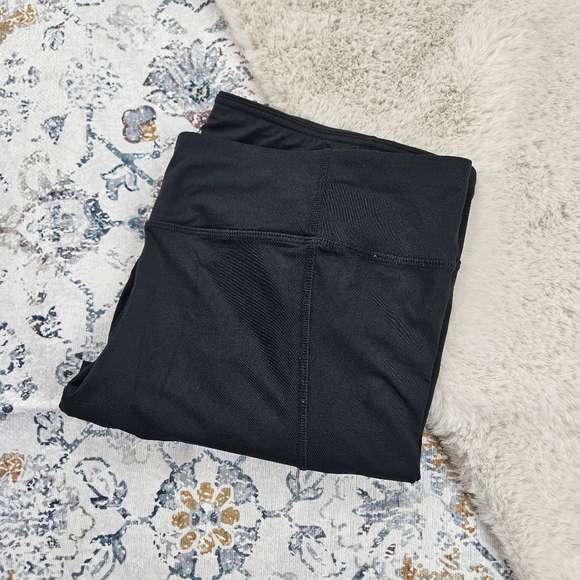 Athleta Solid Black Mind Over Matter Capri Legging Size XL - Picture 9 of 9